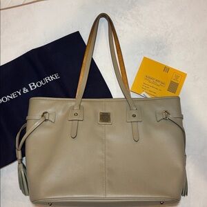 Dooney & Bourke taupe pebbled leather tote purse, like new, Davis Tassel Shopper